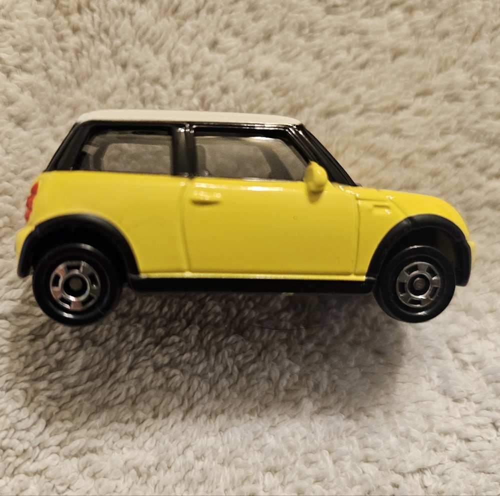 2004 Mini Cooper 1/57 Diecast.